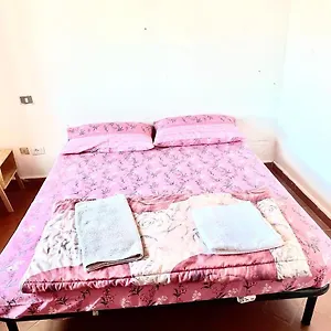 Cozy Bedroom Pise