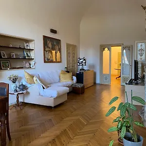 L'antica Casa Sui Lungarni Di Pisa